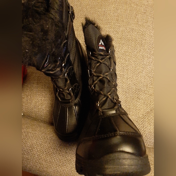 Sz 10 Snow Boots 3M Thinsulate - Picture 3 of 5